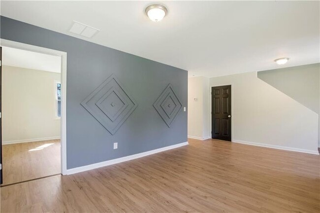 Building Photo - 551 Valley Hill Rd SE