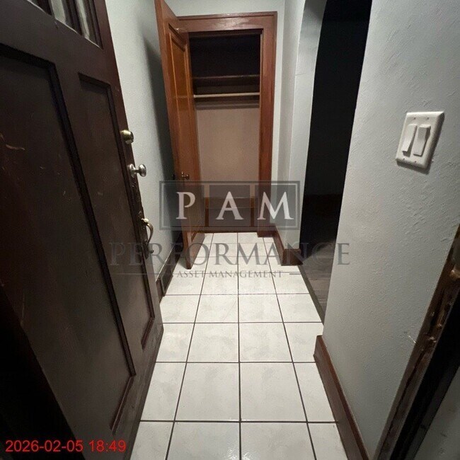 Building Photo - 1909 Thurston Ave