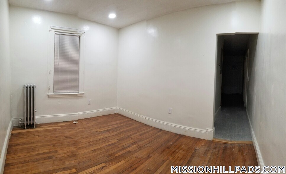 Building Photo - 14 Logan St