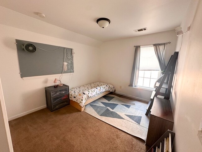 Building Photo - Comfortable and Convenient 3 Bedroom Townhome in Wilmington, NC