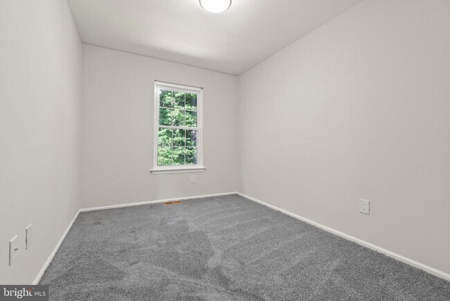 Building Photo - 166 Camber Ln