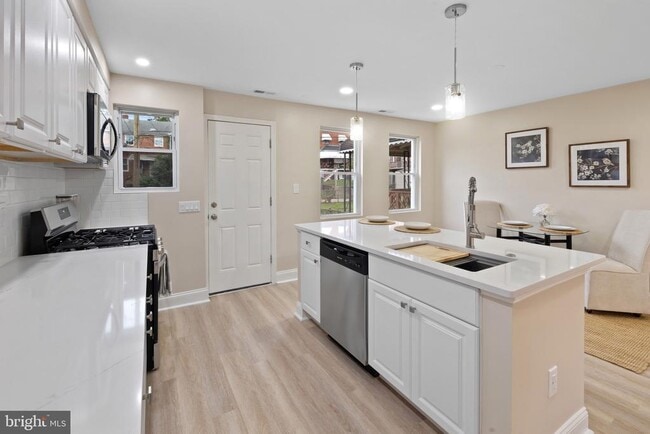 Building Photo - 1811 Ramblewood Rd