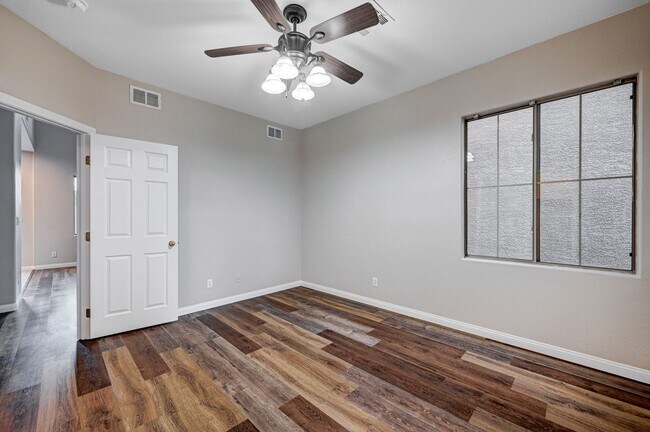 Building Photo - Three Bedroom Home in Spring Mountain Ranch