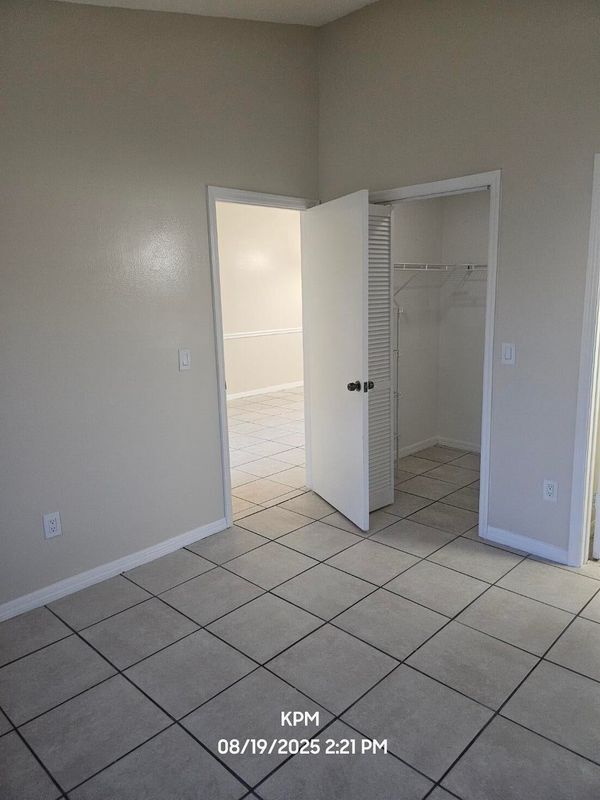 Building Photo - 1305 Rosewood Villa Ln