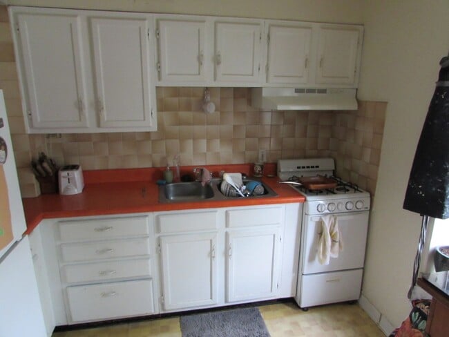 Building Photo - Two Bedroom Near Tenney Park Beach