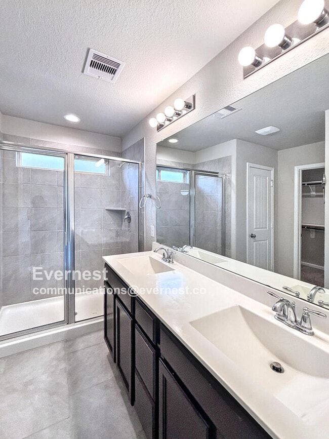 Building Photo - 7418 Highland Chase Dr