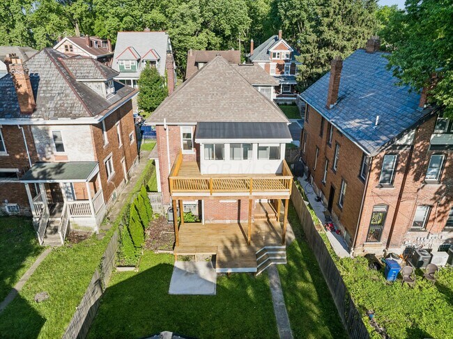 Building Photo - 382 Morrison Ave