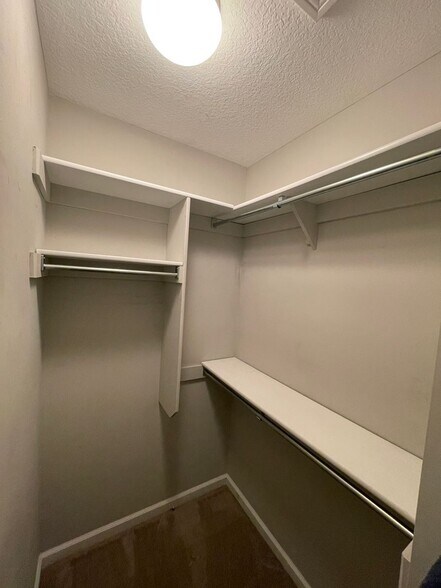 Building Photo - 15266 Delphinium Pl