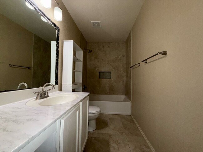 Building Photo - 8162 Heights Valley