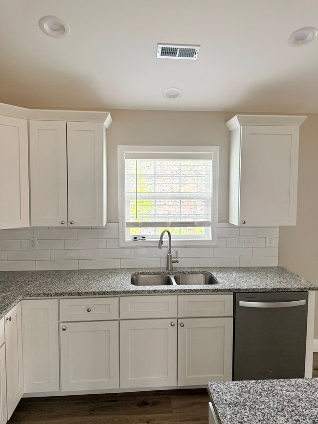 Building Photo - 295 Oak Grove Cir
