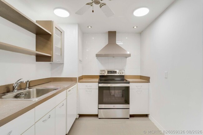 Building Photo - 5600 N Flagler Dr