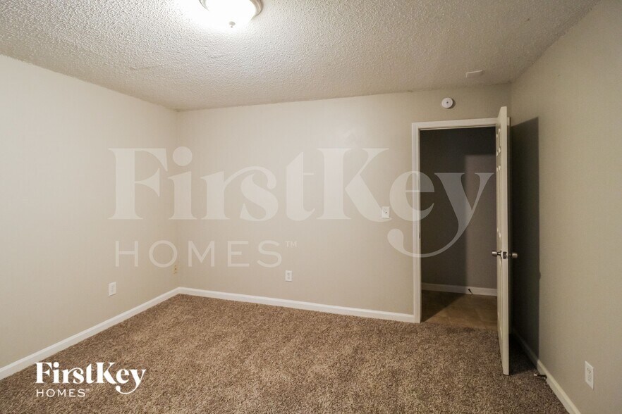 Building Photo - 5354 Crown Oaks Dr