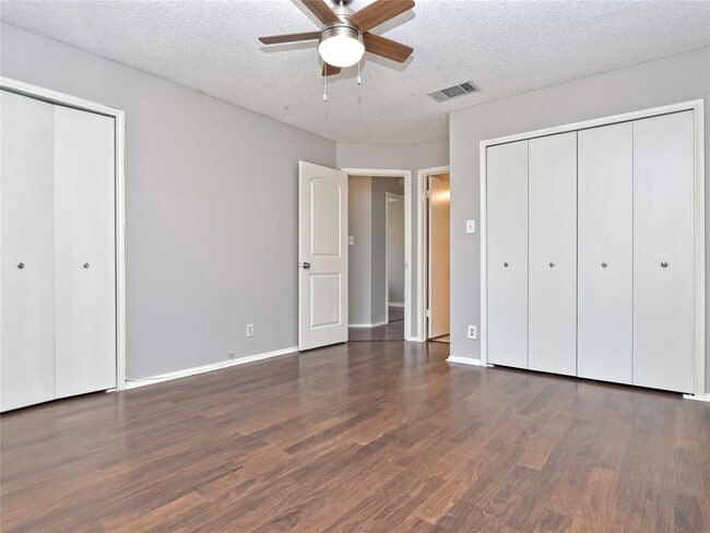 Building Photo - 813 Primrose Ln