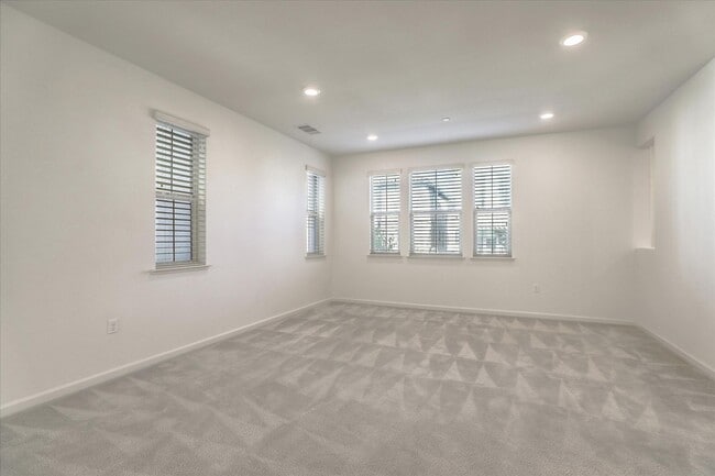 Building Photo - MODERN LUXURY IN SCENIC COMMUNICATIONS HILL LIGHT-FILLED INTERIORS WITH GREENBELT VIEWS