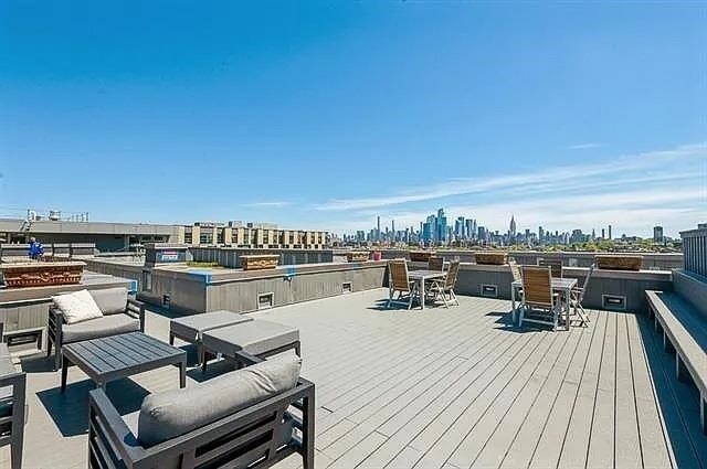 Building Photo - 800 Jackson St