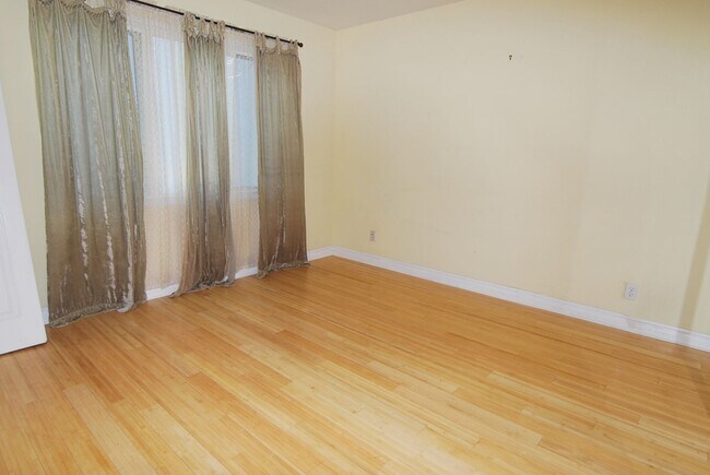 Building Photo - 1174 E Ocean Blvd