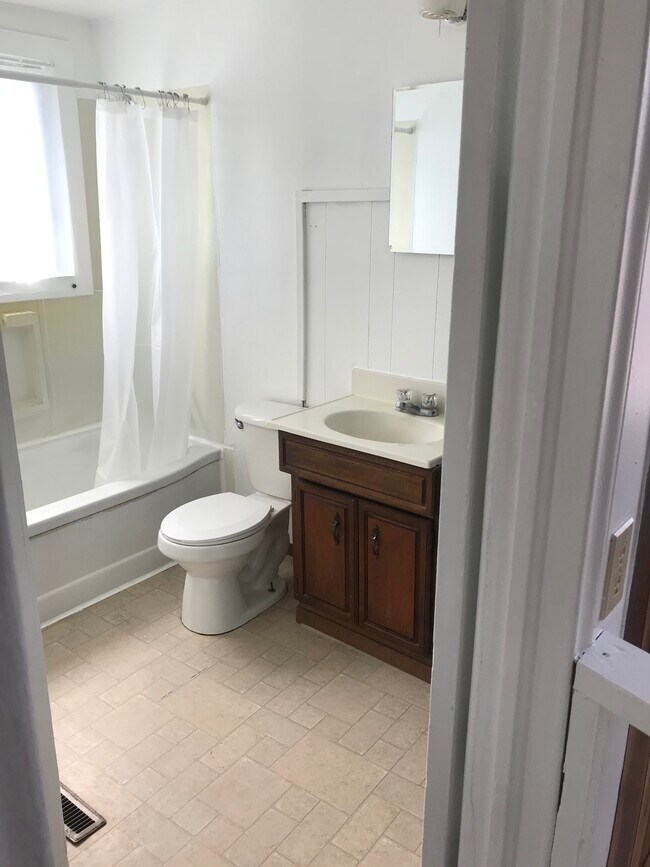 Upstairs bathroom - 110 Topaz St