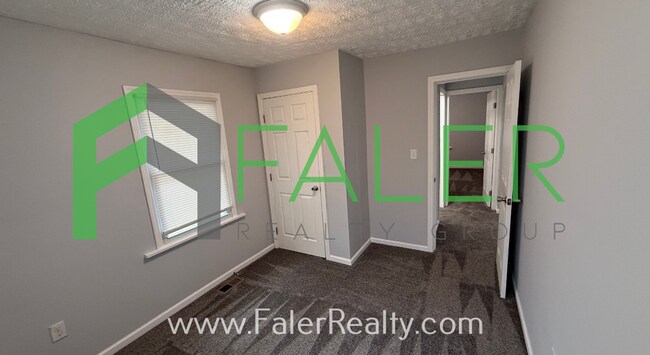 Building Photo - Adorable 2-Bedroom Bungalow