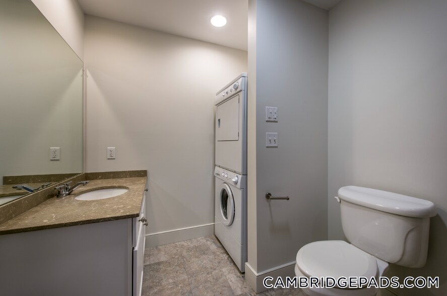 Building Photo - 110 Second St.