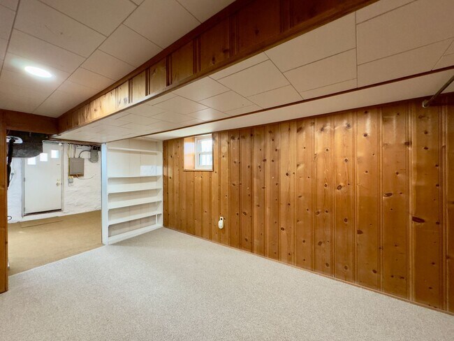 Building Photo - Modern 2-Bedroom Townhome with Spacious Ya...