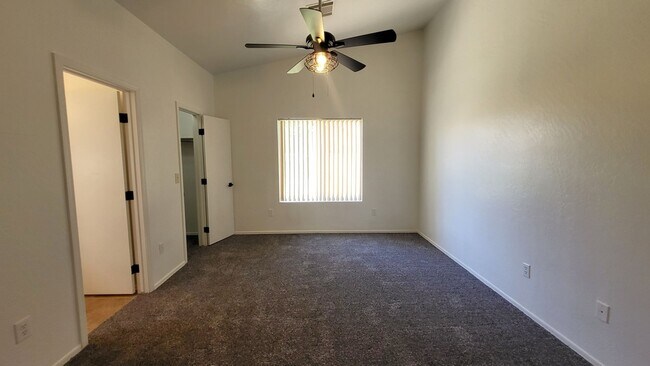 Building Photo - 2032 E Catclaw St
