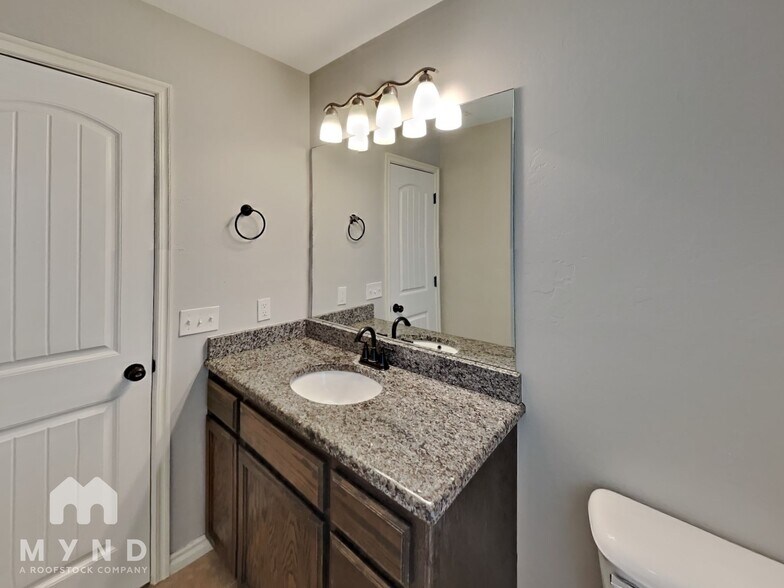 Building Photo - 3204 Valley Hollow