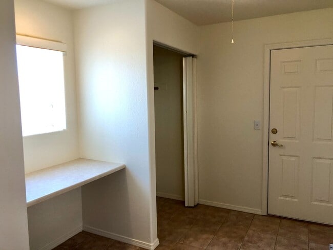 Building Photo - Beautiful 2 Bedroom, 2 bathroom Home in El Camino Village!