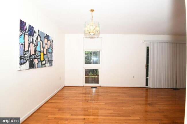 Building Photo - 8147 Inverness Ridge Rd