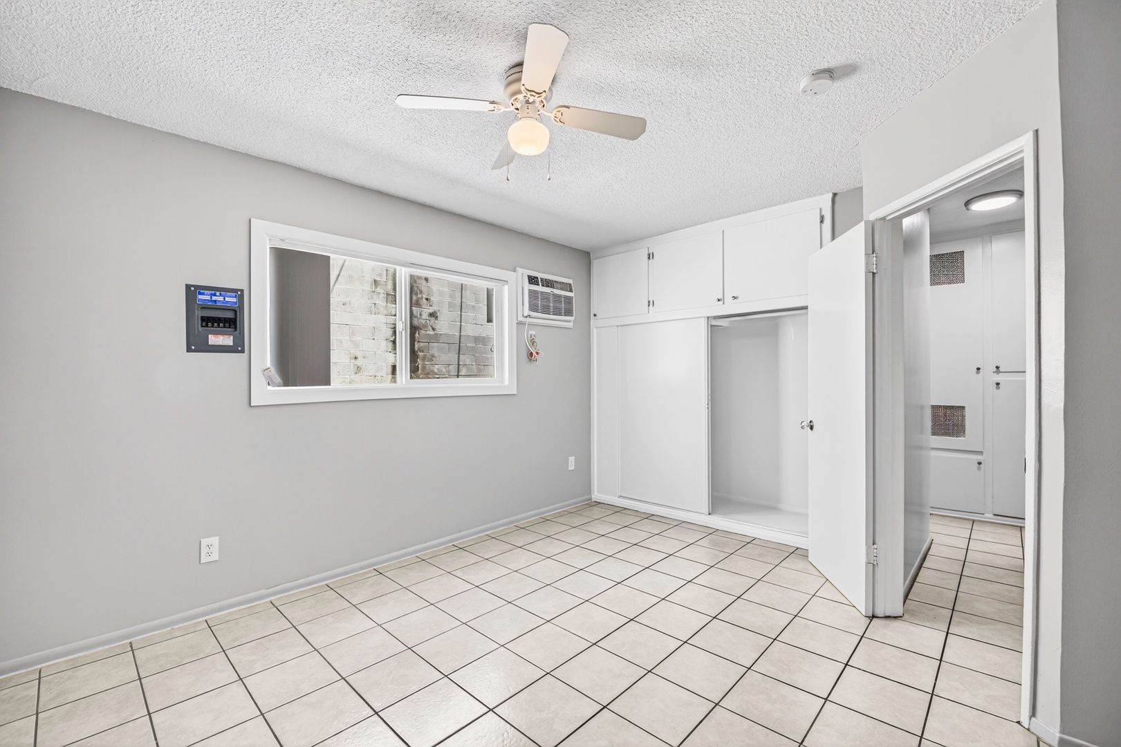 Building Photo - 210 E 29th St
