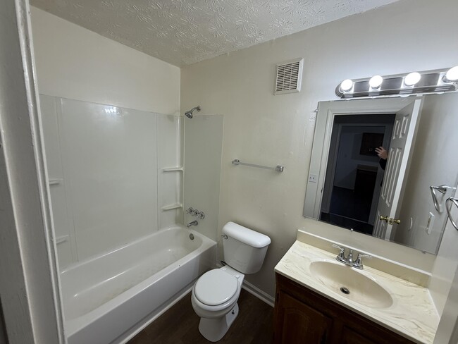 Building Photo - 341 Garden Park Dr