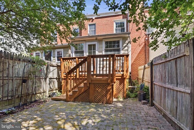 Building Photo - 123 E Linden St
