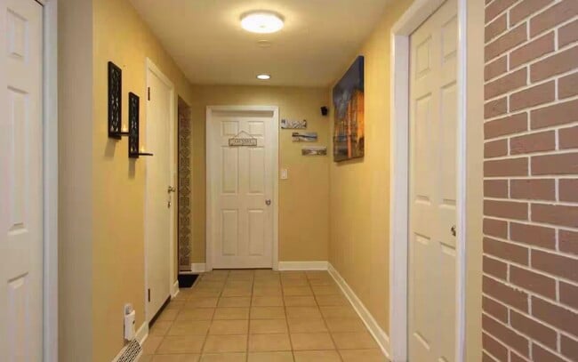 Building Photo - 449 Jensen Rd