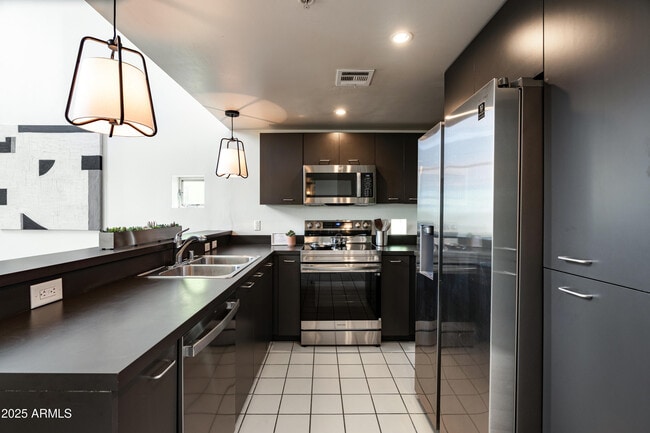 Building Photo - 1111 W University Dr