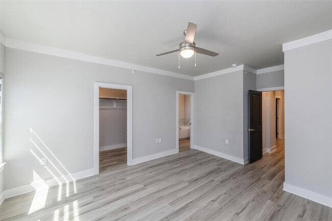 Building Photo - 3301 Wynwood Dr