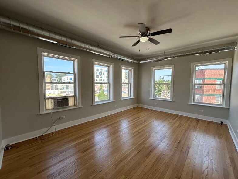 Building Photo - 2712 N Milwaukee Ave