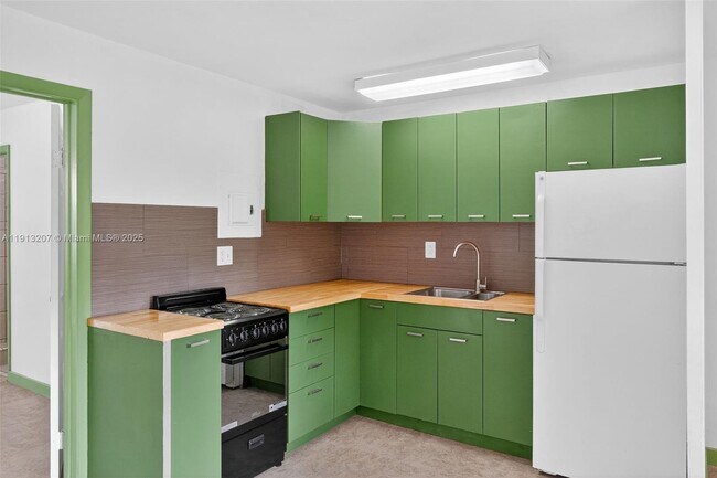 Building Photo - 345 Michigan Ave