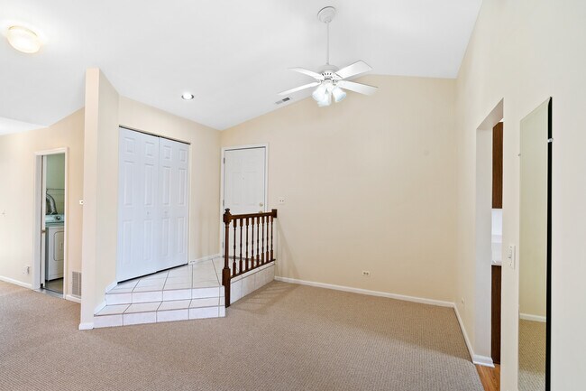 ENTRY & DINING ROOM - 1282 N Streamwood Ln