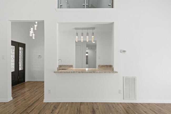 Building Photo - 10214 Inwood Dr
