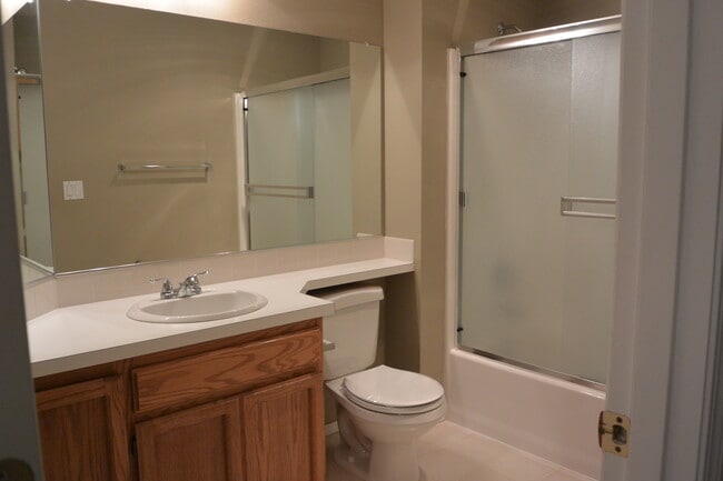 Building Photo - 9404 NE 26th Ct