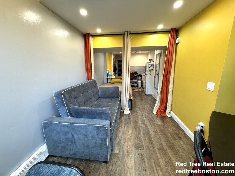 Building Photo - 482 Beacon St