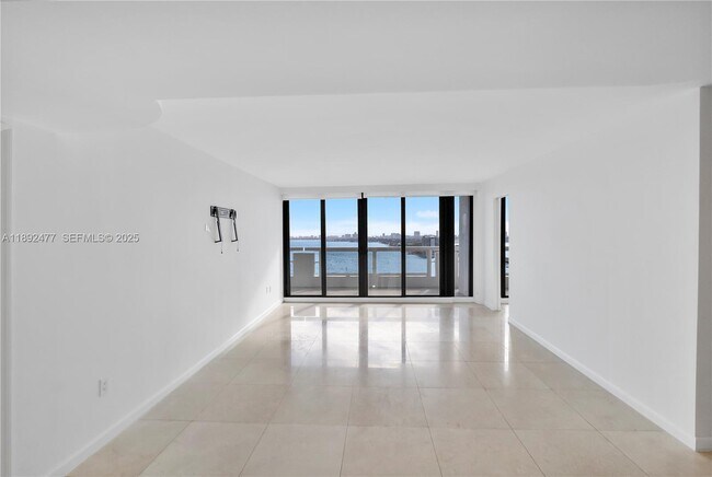 Building Photo - 1717 N Bayshore Dr