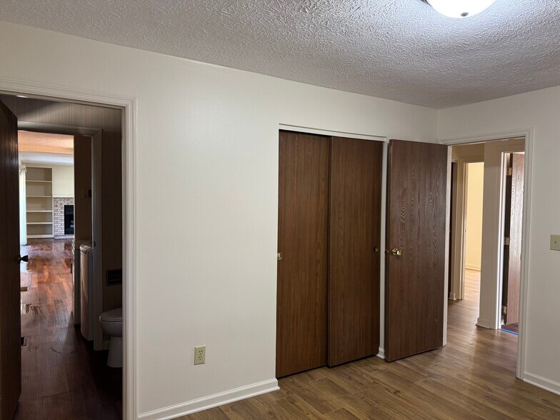 Master Bedroom - 325 Cedar Cliff Rd
