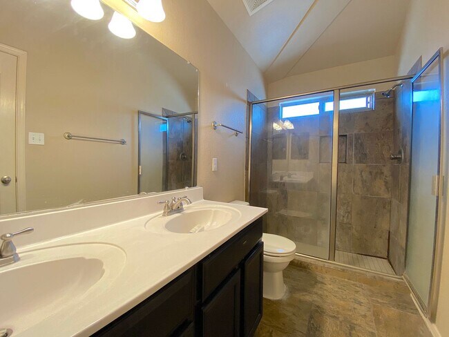 Building Photo - Sandstone Ranch Estates - 4Bed /3bath Refr...