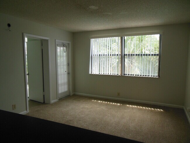 Building Photo - 708 Executive Center Dr