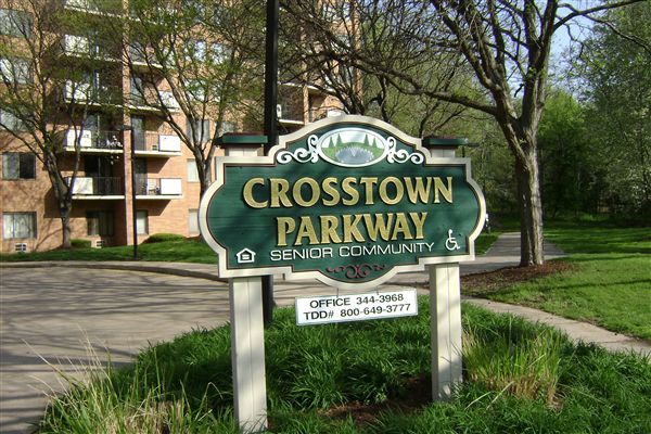 Primary Photo - 550 W Crosstown Pkwy