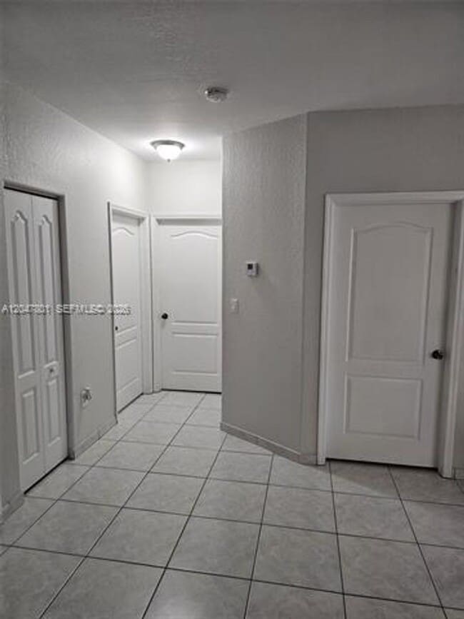 Building Photo - 7565 N Augusta Dr