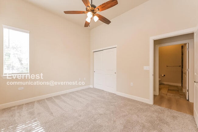 Building Photo - 305 Inverness Way S