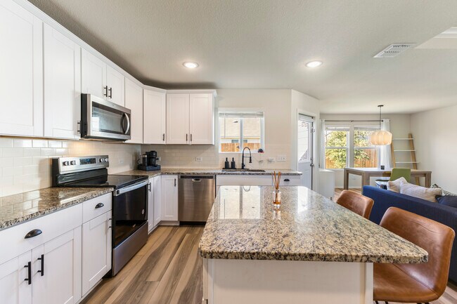 Building Photo - 10112 Falkland Rd