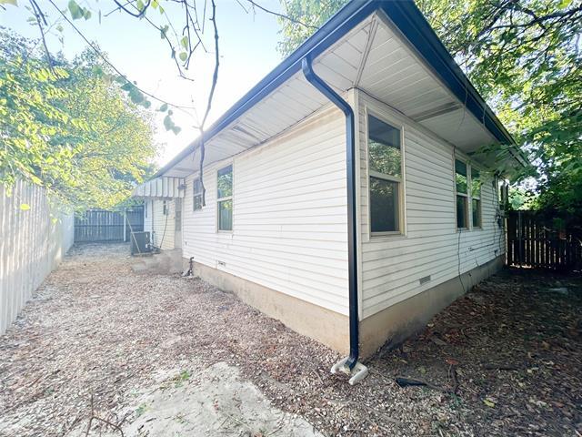 Building Photo - 913 W Main St