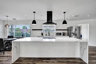 Building Photo - 2106 NE 16th Ave